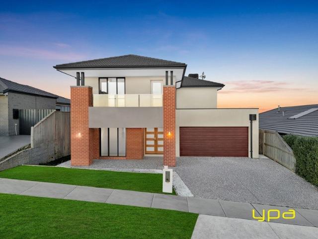 Modern 5 bed Luxury Family Home with Open Plan Living in Warragul