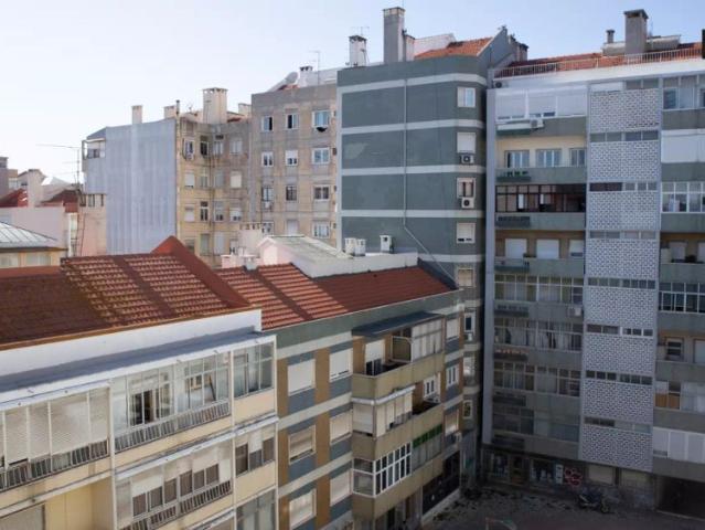 Modern 5 bedroom apartment for rent in Alvalade
