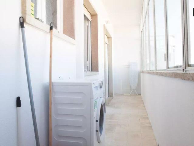 Modern 5 bedroom apartment for rent in Alvalade