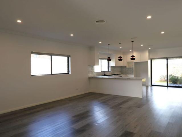 Modern 5 Bedroom Family Home in Quiet Cul de Sac