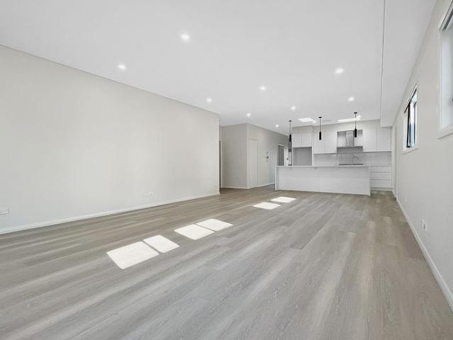 Modern 5 bedroom family home