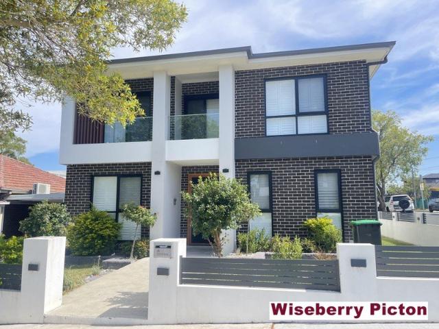 Modern 5 Bedroom Home !