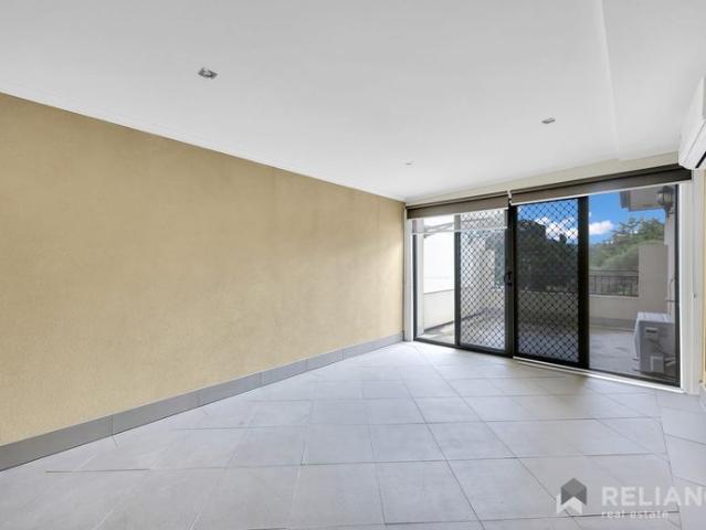 MODERN 5 BEDROOM HOME | TWO ENSUITES | WALK TO WERRIBEE STATION | PARK & WERRIBEE RIVER VIEWS
