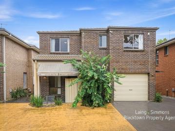 DETACHED 5 BEDROOM RESIDENCE