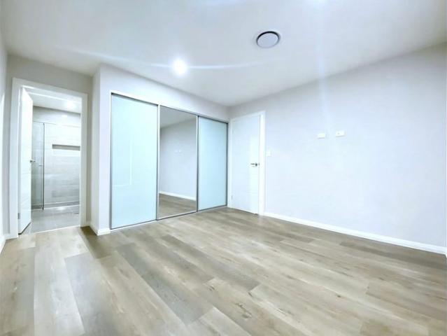 Modern 5 Bedroom Townhouse in Schofields offers a spacious and practical lifestyle for families seeking comfort, convenience and modern living