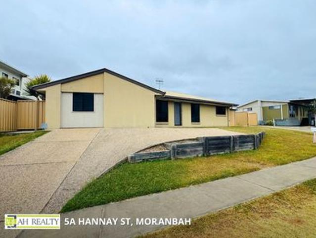 modern 5 bedroom, 2 bathroom house located in a sought after street!