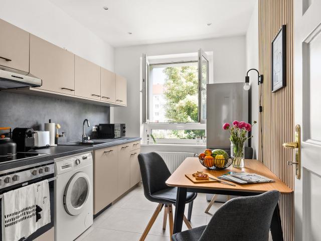 Modern 60m² Renovated Apartment in Prime Neukölln Location, Berlin Amsterdam Apartments for Rent