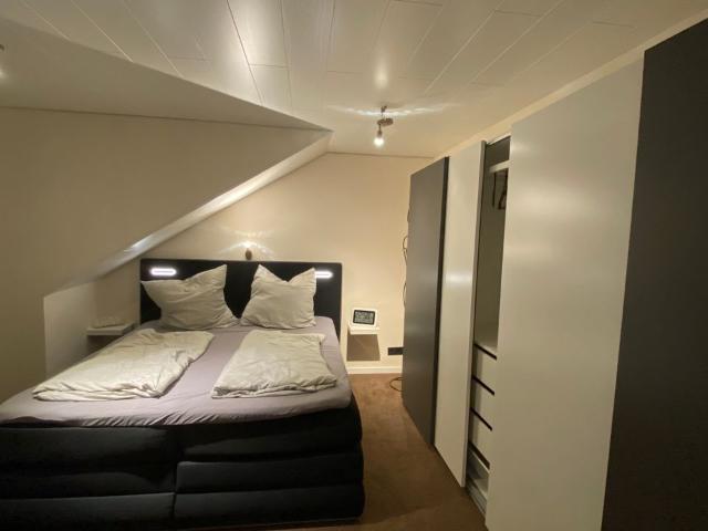 Modern 60sqm apartment on Wuppertal for 4 people quiet location, Wuppertal Amsterdam Apartments for Rent