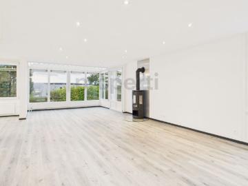 Modern 6.5 pièces row house rénovée avec jardin à La Neuveville