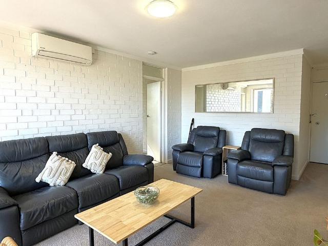 Modern 6th Floor Apartment with Perth Zoo Views