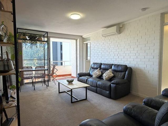 Modern 6th Floor Apartment with Perth Zoo Views