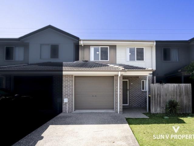 Modern 9 Year Old Townhouse in Mansfield State High School Catchment