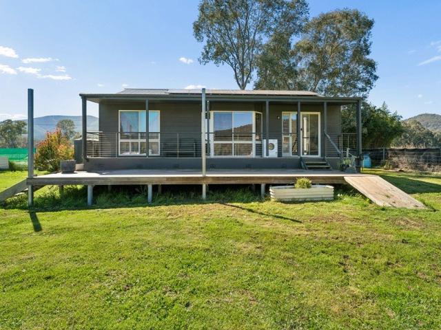Modern Cottage with Space, Shedding & Country Charm