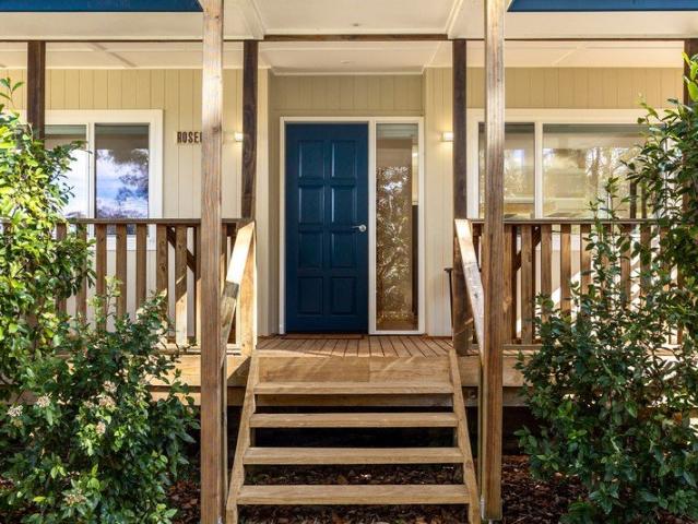 Modern cottage, beautifully established