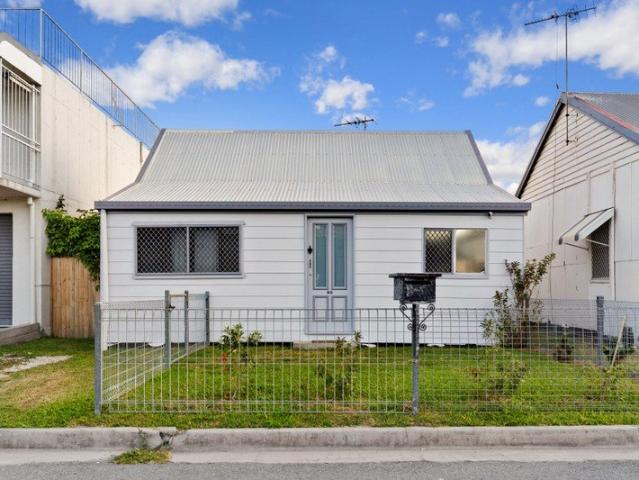 Modern Cottage Charm Meets Inner City Convenience