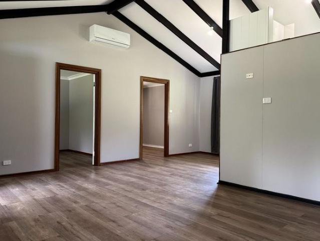 MODERN COTTAGE CHARME IN SECULDED CHARLEY CREEK
