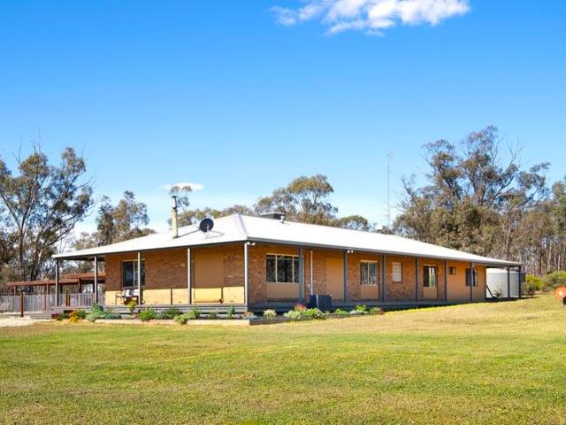 Modern country charm meets luxe lifestyle on 59.28 acres 24HA