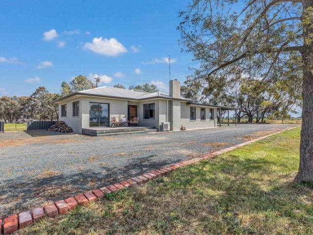 Modern Country Lifestyle Property