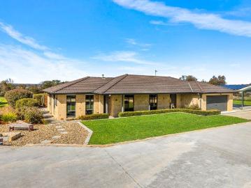 MODERN COUNTRY LIVING