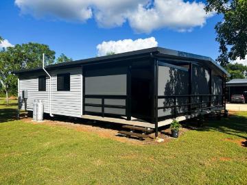 Modern Country Living on 2 Hectares Packed with Features!