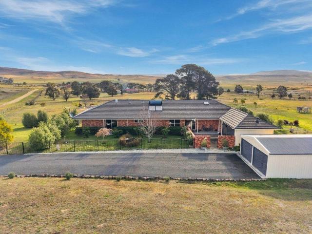 Modern Country Living on 5.1 Acres