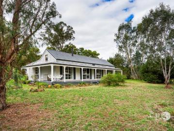 Modern Country Living on Approx. 2.5 Acres