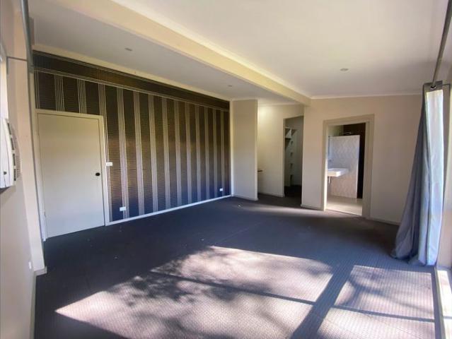 Modern Country Living on Expansive Acreage Peaceful & Convenient