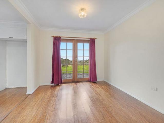 Modern Country Living with Space, Style & Spectacular Views!