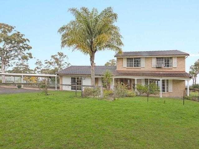 Modern Country Living with Space, Style & Spectacular Views!