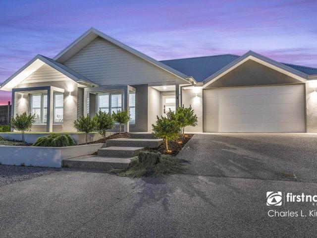 Modern Country Living with Space, Style & Stunning Outlooks