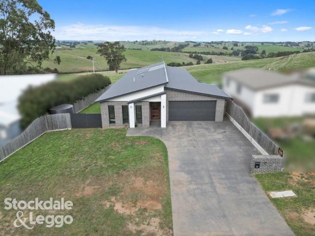 MODERN COUNTRY LIVING WITH STUNNING RURAL VIEWS