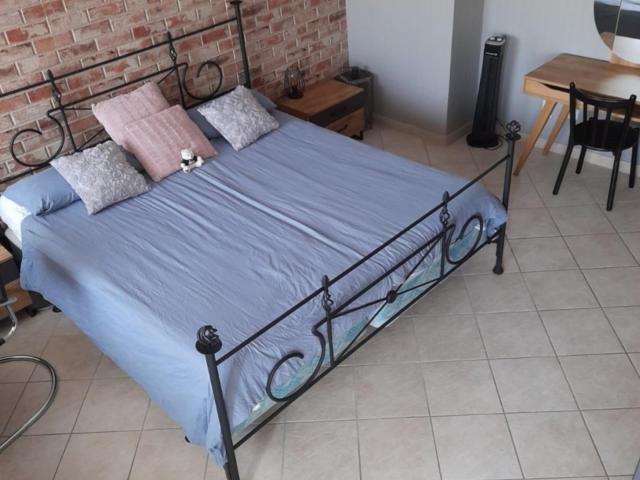 Modern cozy room overlooking park 5 minutes from Ku'Damm
