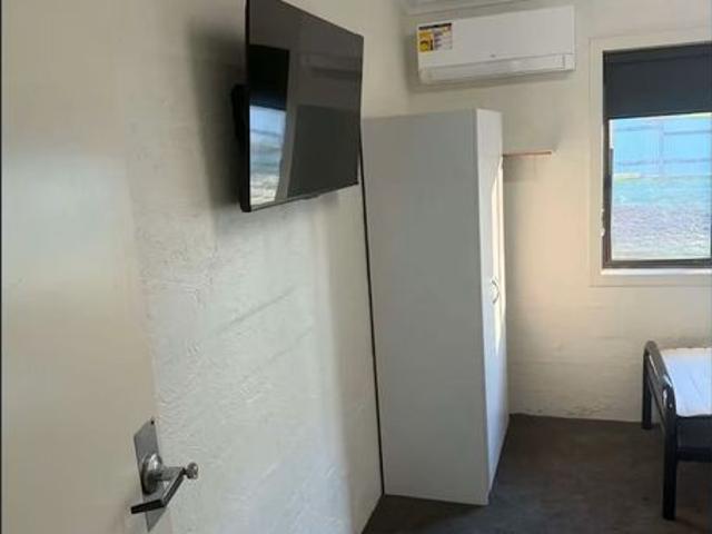 Modern Co Living Accommodation Ideal for Hazeldenes & Don KR Workers