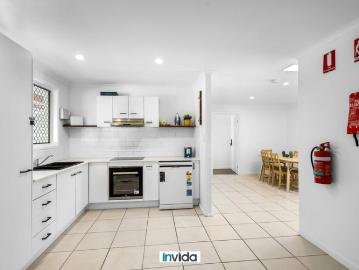 PRIVATE ENSUITE ROOM WITH KITCHENETTE I MODERN SHARED HOUSE IN COASTAL LOCATION I FULLY FURNISHED I UTILITIES AND WI FI INCLUDED!
