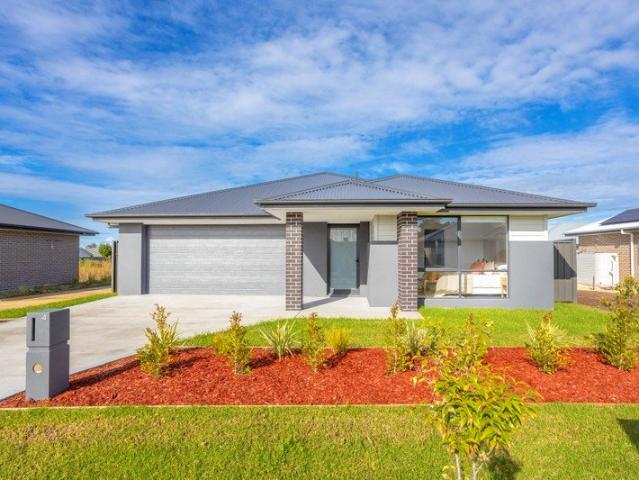 Modern Family Living in Emerald Fields | Quiet Street | Minutes to the Beach