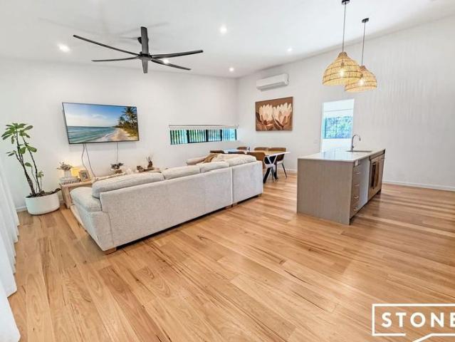 Modern Coastal Townhouse in Convenient Location