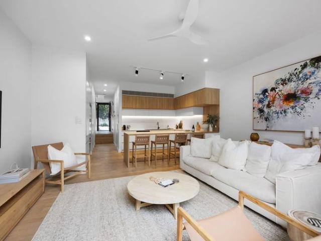 Modern Coastal Townhouse in Noosa Heads