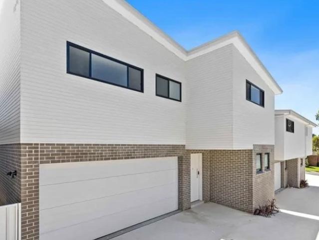 Modern Coastal Townhouse with Quality Finishes