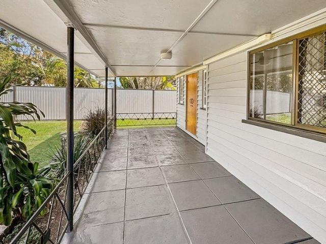 MODERN COASTAL COMFORT AT BARNEY POINT