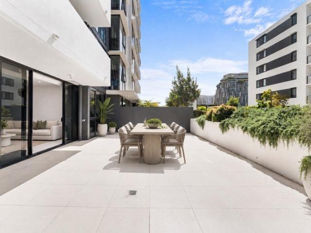 Modern Coastal Comfort with an Outdoor Terrace Built for Entertaining