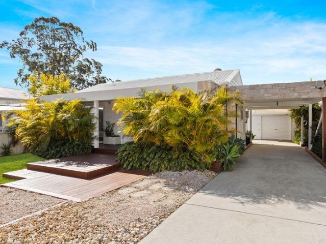 Modern Coastal Cottage Ultra Convenient Locale