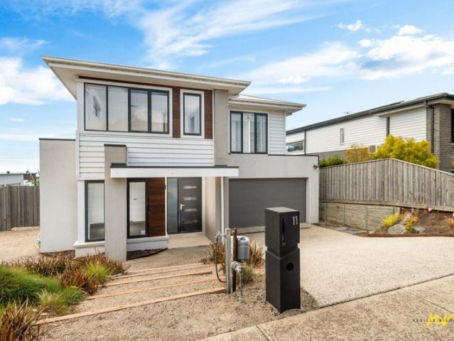 Modern Coastal Elegance with a Spectacular Bay Backdrop