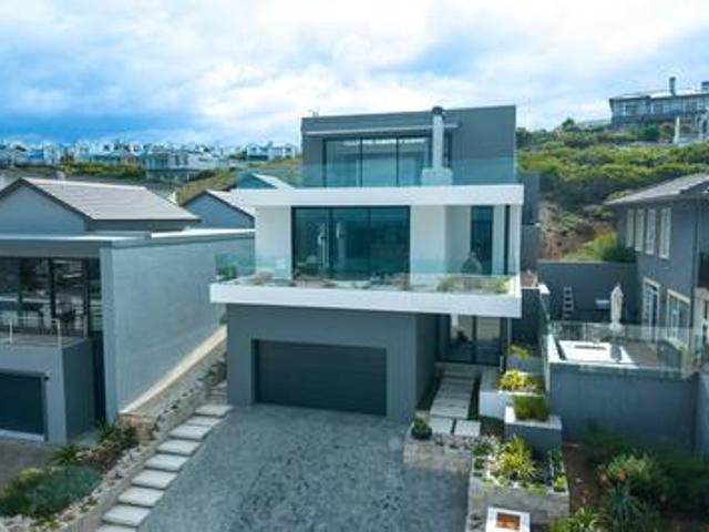 modern coastal elegance with stunnin.