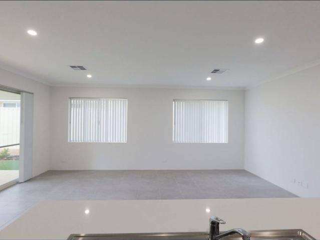 Modern Coastal Family Living in Sought After Dawesville