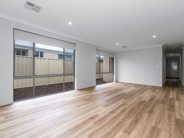 MODERN COASTAL FAMILY LIVING IN SOUGHT AFTER DAWESVILLE