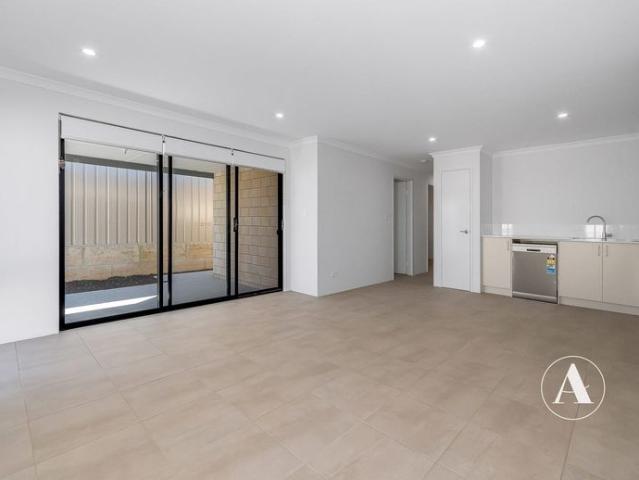 Modern Coastal Family Living Spacious 4 Bedroom Home