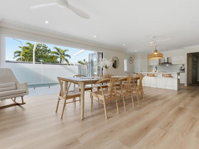 Modern Coastal Haven | The Ultimate Family Entertainer