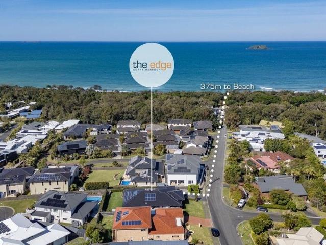 Level, Modern Home With Mineral Pool and Only 375m To The Beach.