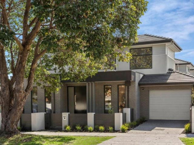 Modern Coastal Living 4 Bed, 3 Bath Townhouse in Prime Parkdale Location