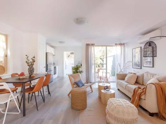 Modern Coastal Living – Fully Furnished 3x2.5 Townhouse Just 400m from South Beach